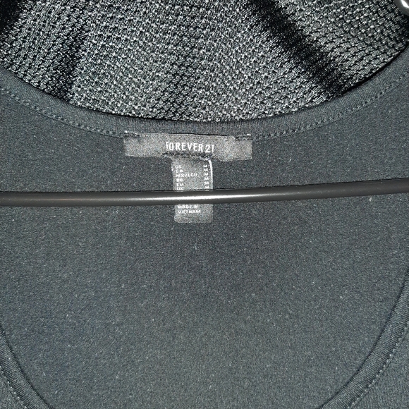 Forever 21 black short sleeve dress size medium with pockets - Picture 2 of 2